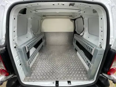 Citroën Berlingo 1.6 HDI IVA Dedutível 2019 - 10900 EUR, 142000 km - AUTO.MOTO.pt - 142000km - foto 32 de 36