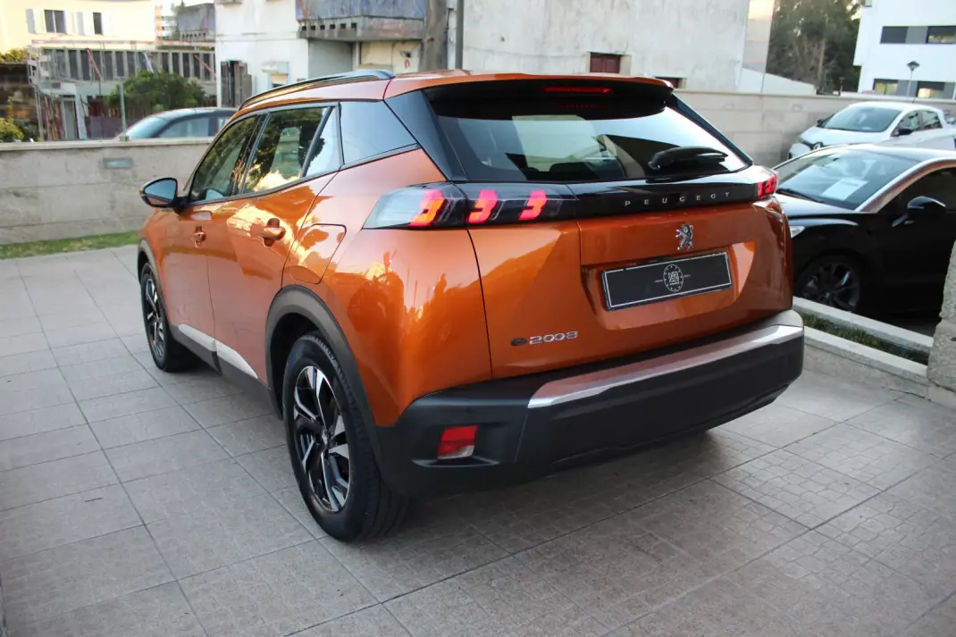 Peugeot e-2008 2020 - 19450 EUR, 54000 km - AUTO.MOTO.pt - 54000km - foto 7 de 41