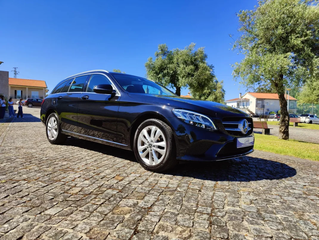Mercedes-Benz C 180 2019 - 22950 EUR, 142123 km - AUTO.MOTO.pt - 142123km - foto 1 de 11