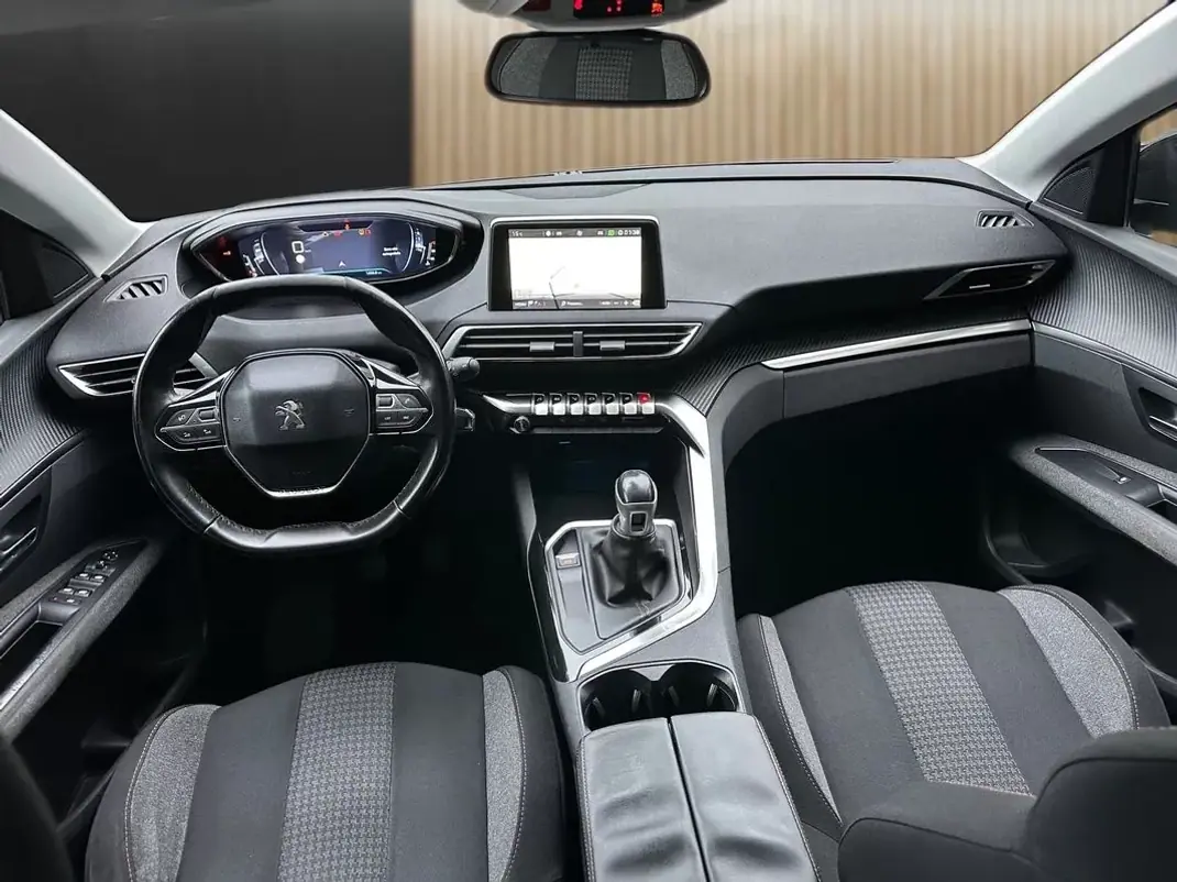 Peugeot 3008 2016 - 13800 EUR, 207000 km - AUTO.MOTO.pt - 207000km - foto 8 de 16