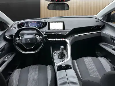 Peugeot 3008 2016 - 13800 EUR, 207000 km - AUTO.MOTO.pt - 207000km - foto 8 de 16