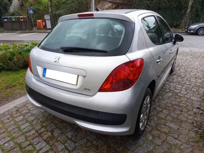 Peugeot 207 2007 - 5490 EUR, 183913 km - AUTO.MOTO.pt - 183913km - foto 4 de 10