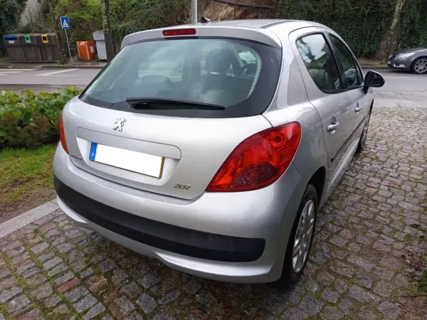 Peugeot 207 2007 - 5490 EUR, 183913 km - AUTO.MOTO.pt - 183913km - foto 4 de 10
