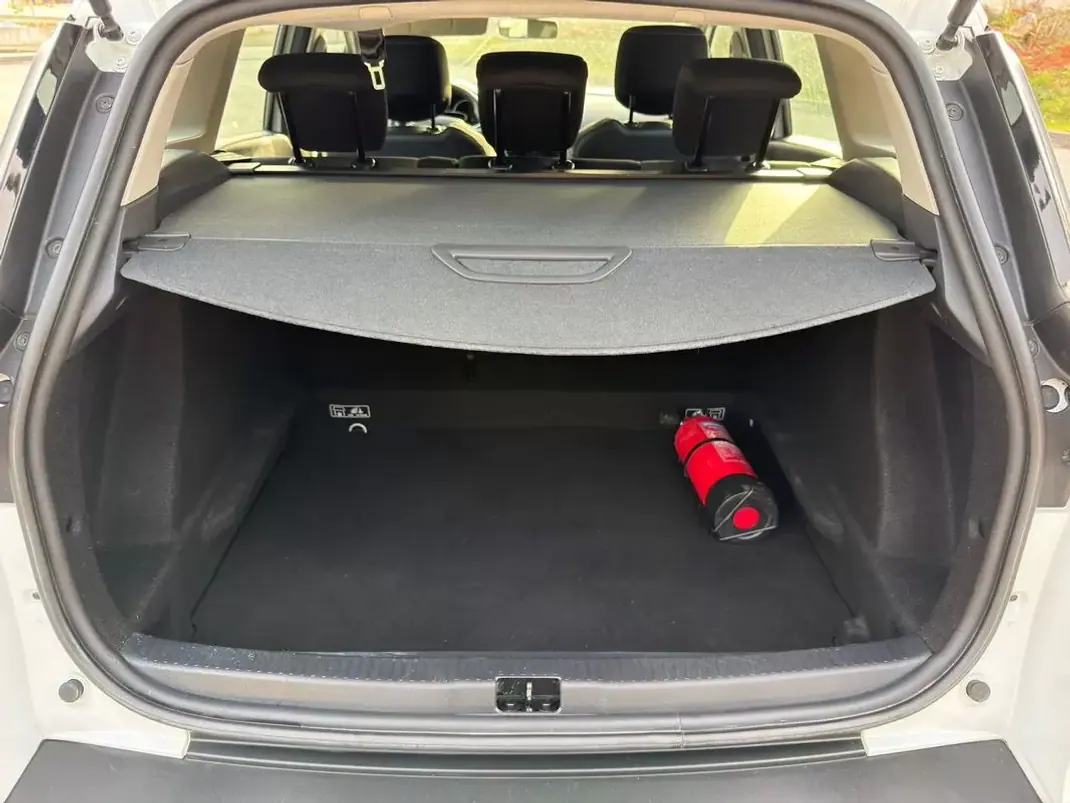 Renault Clio Sport Tourer 2019 - 8900 EUR, 169500 km - AUTO.MOTO.pt - 169500km - foto 8 de 14