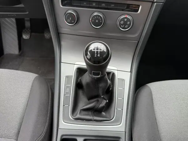 Volkswagen Golf 2015 - 7999 EUR, 290000 km - AUTO.MOTO.pt - 290000km - foto 11 de 17