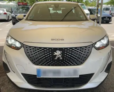 Peugeot e-2008 2020 - 15999 EUR, 126093 km - AUTO.MOTO.pt - 126093km - foto 8 de 14