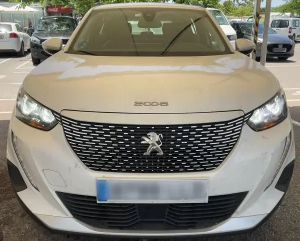 Peugeot e-2008 2020 - 15999 EUR, 126093 km - AUTO.MOTO.pt - 126093km - foto 8 de 14