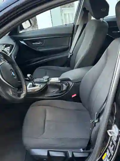 BMW 330e 2017 - 21900 EUR, 121 km - AUTO.MOTO.pt - 121km - foto 6 de 9