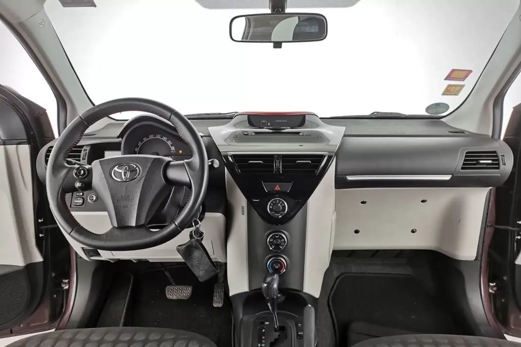 Toyota iQ 2012 - 10990 EUR, 174000 km - AUTO.MOTO.pt - 174000km - foto 3 de 9