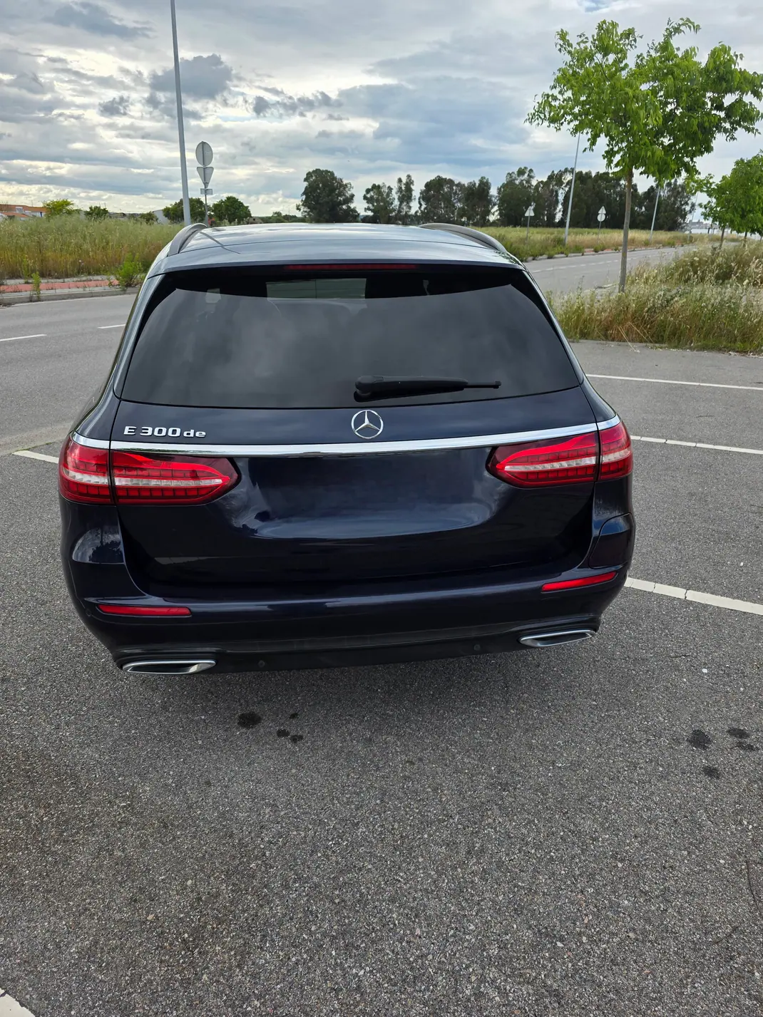 Mercedes-Benz E 300 2020 - 35500 EUR, 151500 km - AUTO.MOTO.pt - 151500km - foto 2 de 11
