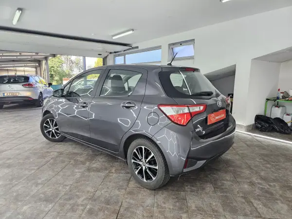 Toyota Yaris 2019 - 13650 EUR, 135421 km - AUTO.MOTO.pt - 135421km - foto 12 de 37