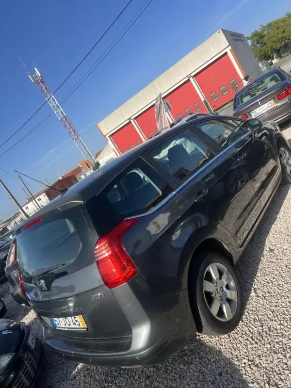 Peugeot 5008 2010 - 7250 EUR, 203000 km - AUTO.MOTO.pt - 203000km - foto 3 de 7