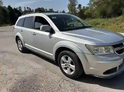 Dodge Journey 2010 - 7500 EUR, 212500 km - AUTO.MOTO.pt - 212500km - foto 8 de 10