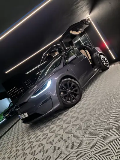 Tesla Model X 2023 — foto 5 de 39