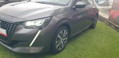 Peugeot 208 2020 - 10950 EUR, 182000 km - AUTO.MOTO.pt - 182000km - foto 4 de 12
