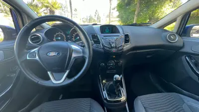 Ford Fiesta 2015 - 7990 EUR, 144693 km - AUTO.MOTO.pt - 144693km - foto 16 de 17