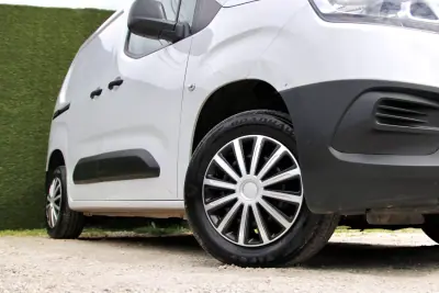 Toyota Proace City 1.5D L1 Comfort IVA DEDUTÍVEL 2022 - 14400 EUR, 159000 km - AUTO.MOTO.pt - 159000km - foto 5 de 26