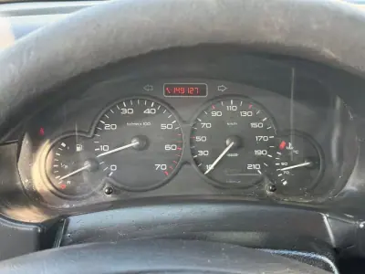 Peugeot 2006 - 5450 EUR, 149000 km - AUTO.MOTO.pt - 149000km - foto 9 de 12