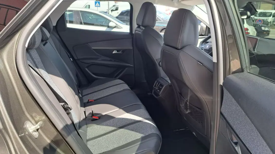 Peugeot 3008 2018 - 19900 EUR, 156128 km - 156128km - foto 15 de 49
