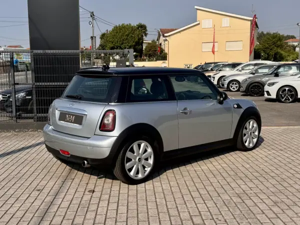 MINI 3 Portas 2007 - 6990 EUR, 220000 km - AUTO.MOTO.pt - 220000km - foto 2 de 18
