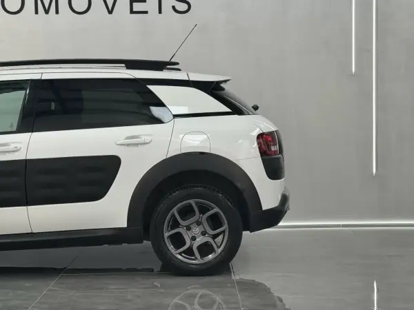 Citroën C4 Cactus 2017 - 13990 EUR, 163000 km - 163000km - foto 12 de 24