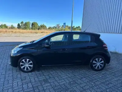 Peugeot 208 2013 - 10990 EUR, 129992 km - AUTO.MOTO.pt - 129992km - foto 7 de 17