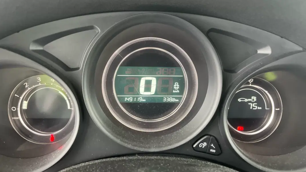 Citroën C4 2017 - 9999 EUR, 149121 km - AUTO.MOTO.pt - 149121km - foto 14 de 14