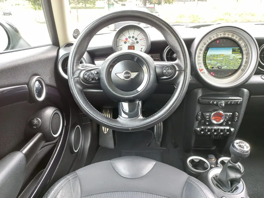 MINI Sd 2012 - 9950 EUR, 205500 km - AUTO.MOTO.pt - 205500km - foto 7 de 9