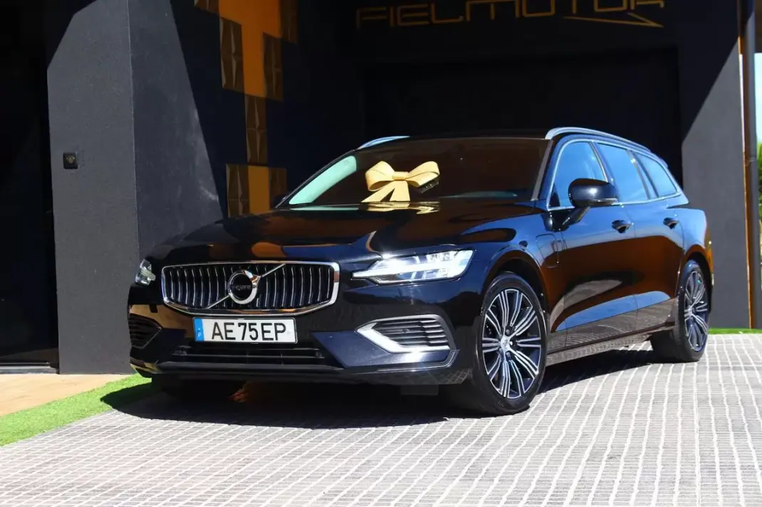 Volvo V60 2020 - 23750 EUR, 138000 km - AUTO.MOTO.pt - 138000km - foto 4 de 16