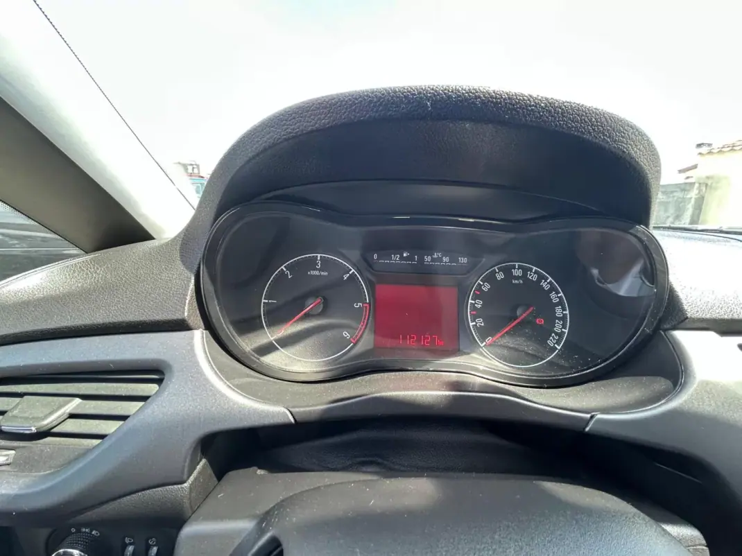 Opel Corsa 2015 - 10950 EUR, 112127 km - AUTO.MOTO.pt - 112127km - foto 12 de 20