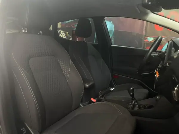 Ford Fiesta 2021 - 13999 EUR, 80000 km - AUTO.MOTO.pt - 80000km - foto 29 de 46