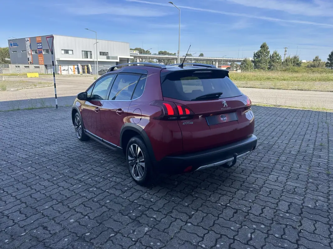 Peugeot 2008 2019 - 13990 EUR, 146000 km - AUTO.MOTO.pt - 146000km - foto 7 de 22