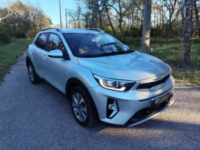 Kia Stonic 2025 - 17250 EUR, 22410 km - AUTO.MOTO.pt - 22410km - foto 2 de 20