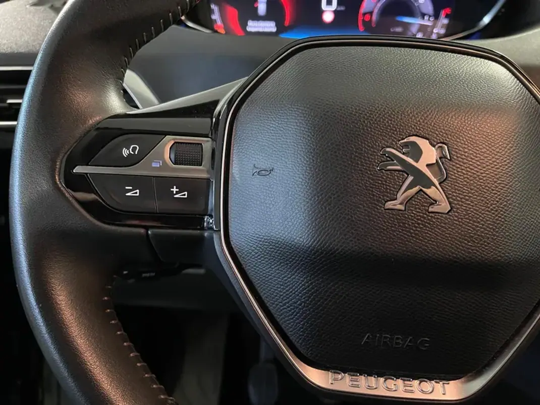 Peugeot 3008 2021 - 19900 EUR, 89000 km - AUTO.MOTO.pt - 89000km - foto 18 de 32
