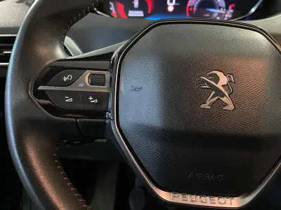 Peugeot 3008 2021 - 19900 EUR, 89000 km - AUTO.MOTO.pt - 89000km - foto 18 de 32