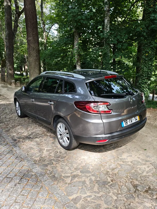 Renault Mégane Break 2010 - 3900 EUR, 257000 km - AUTO.MOTO.pt - 257000km - foto 6 de 10