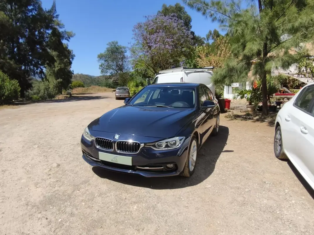BMW 320 2017 - 20900 EUR, 245211 km - AUTO.MOTO.pt - 245211km - foto 1 de 13