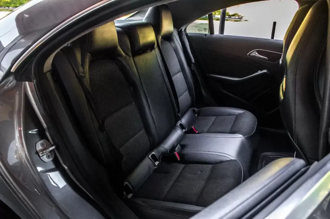 Mercedes-Benz CLA 200 2014 - 16450 EUR, 260032 km - AUTO.MOTO.pt - 260032km - foto 25 de 31