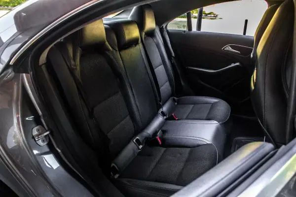 Mercedes-Benz CLA 200 2014 - 16450 EUR, 260032 km - AUTO.MOTO.pt - 260032km - foto 25 de 31