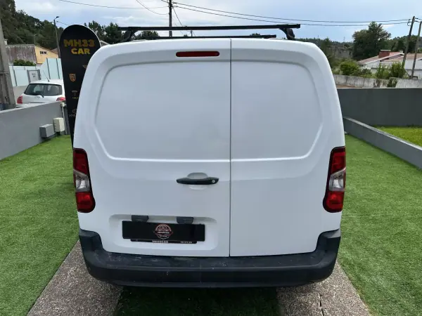 Citroën Berlingo 1.5 Hdi 2019 - 9900 EUR, 180000 km - AUTO.MOTO.pt - 180000km - foto 12 de 43
