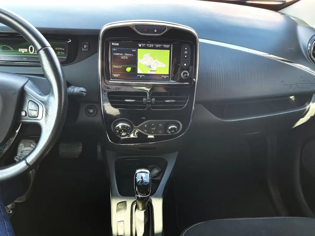Renault Zoe 2019 - 13490 EUR, 67270 km - 67270km - foto 13 de 21