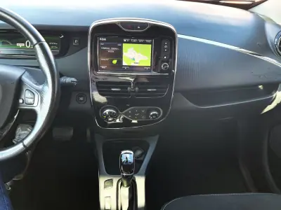 Renault Zoe 2019 - 13490 EUR, 67270 km - AUTO.MOTO.pt - 67270km - foto 13 de 21