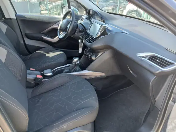 Peugeot 2008 2015 - 8450 EUR, 67397 km - AUTO.MOTO.pt - 67397km - foto 24 de 26