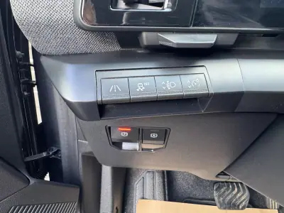 Renault Mégane E-Tech 2022 - 22500 EUR, 73000 km - AUTO.MOTO.pt - 73000km - foto 32 de 36