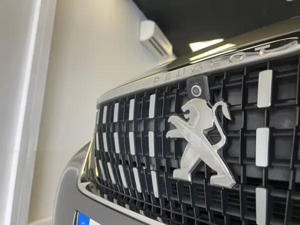 Peugeot 3008 2019 - 12990 EUR, 115000 km - AUTO.MOTO.pt - 115000km - foto 41 de 43