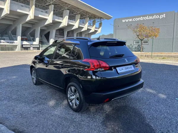 Peugeot 2008 2015 - 11490 EUR, 96500 km - AUTO.MOTO.pt - 96500km - foto 4 de 17