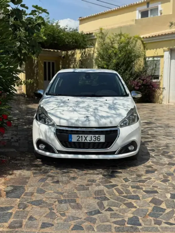 Peugeot 208 2013 - 14990 EUR, 103386 km - AUTO.MOTO.pt - 103386km - foto 3 de 10