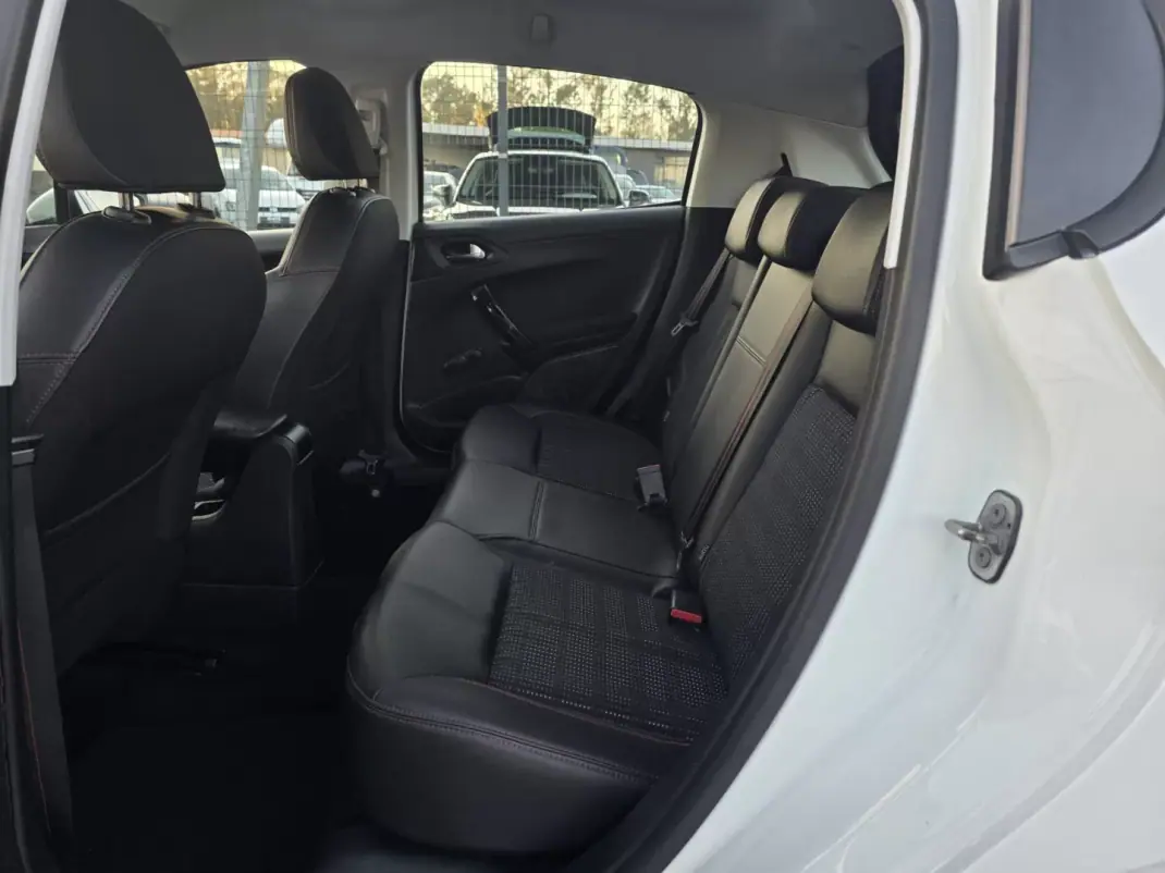 Peugeot 208 2016 - 13990 EUR, 163000 km - AUTO.MOTO.pt - 163000km - foto 31 de 31