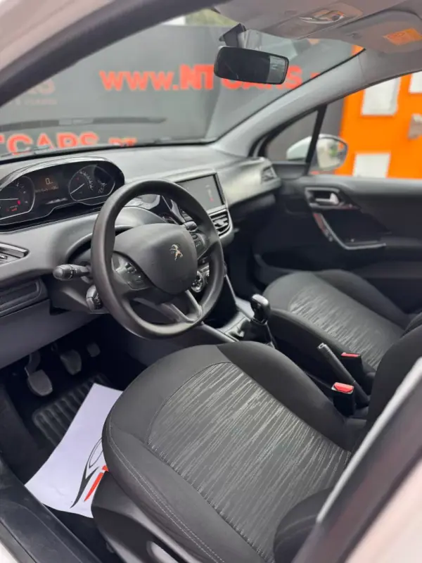Peugeot 208 VAN 1.6 HDi Premium 2017 - 9750 EUR, 95494 km - 95494km - foto 12 de 15