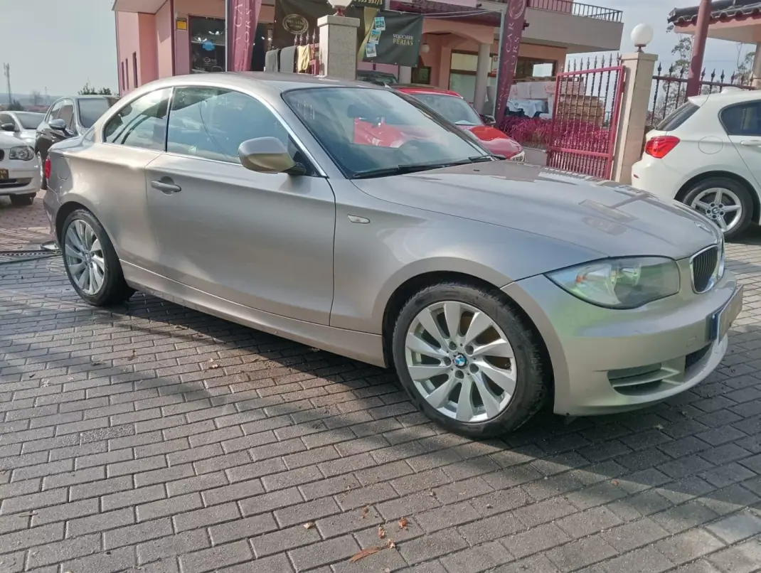 BMW 120 2009 - 11900 EUR, 197000 km - AUTO.MOTO.pt - 197000km - foto 3 de 17